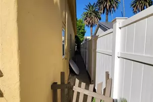 1240 S Muirfield Rd, Los Angeles, CA 90019 - Photo 3