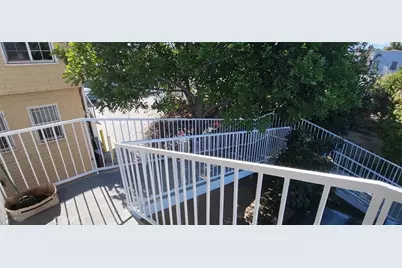 1121 5th Avenue, Los Angeles, CA 90019 - Photo 15