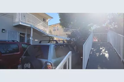 1121 5th Avenue, Los Angeles, CA 90019 - Photo 19