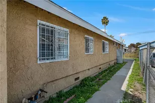 323 E 102nd St, Los Angeles, CA 90003 - Photo 31