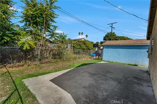 323 E 102nd St, Los Angeles, CA 90003 - Photo 35