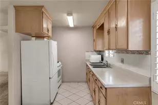 323 E 102nd St, Los Angeles, CA 90003 - Photo 13