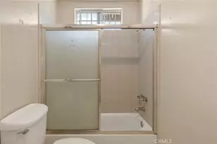 323 E 102nd St, Los Angeles, CA 90003 - Photo 23