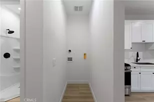 752 E 17th St, Los Angeles, CA 90021 - Photo 13