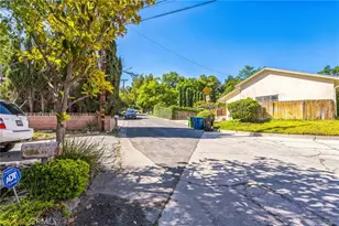 4804 Excelente Dr, Woodland Hills, CA 91364 - Photo 13