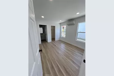 2033 W Burnett Street, Long Beach, CA 90810 - Photo 27