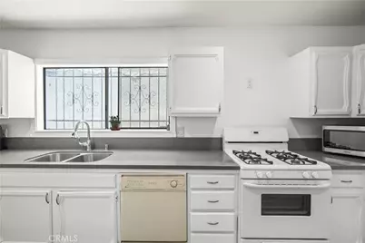 1067 N Wilton Place, Los Angeles, CA 90038 - Photo 11