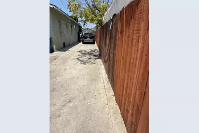 917 E 42nd Street, Los Angeles, CA 90011 - Photo 19