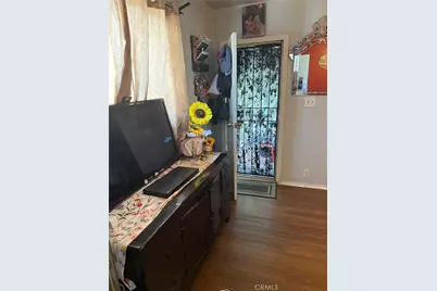 917 E 42nd Street, Los Angeles, CA 90011 - Photo 17