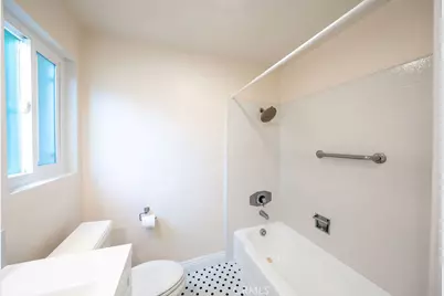 1405 E 1st Street #10, Long Beach, CA 90802 - Photo 11