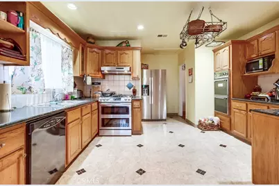 720 W 108th Street, Los Angeles, CA 90044 - Photo 15