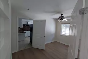 2542 N Pacific Ave, Santa Ana, CA 92706 - Photo 13