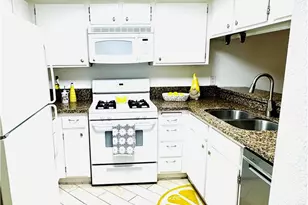 1237 E 6th St, Long Beach, CA 90802 - Photo 3