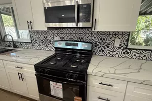 215 S Sullivan Ln, Santa Ana, CA 92704 - Photo 11