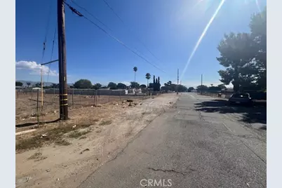 17562 Court Street, Fontana, CA 92336 - Photo 3