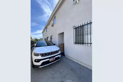 827 E 109th Place, Los Angeles, CA 90059 - Photo 11