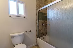 8632 S Fir Ave, Los Angeles, CA 90002 - Photo 13