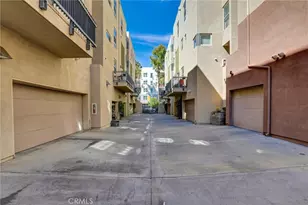 302 E 19th St, Long Beach, CA 90806 - Photo 31