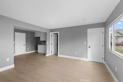 943 N Washington Place, Long Beach, CA 90813 - Photo 5