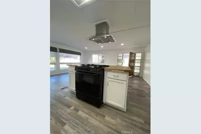 35 Orange Via, Anaheim, CA 92801 - Photo 11