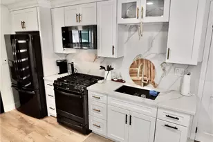 16765 S Pacific Ave #&apos b&apos, Huntington Beach, CA 90742 - Photo 11