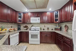 861 S Windsor Blvd, Los Angeles, CA 90005 - Photo 9