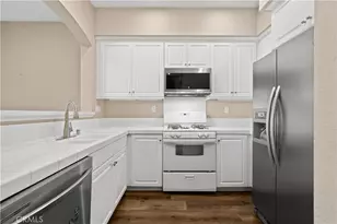 142 Hedge Bloom, Irvine, CA 92618 - Photo 5