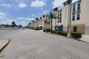 8021 S Vermont Ave, Los Angeles, CA 90044 - Photo 23