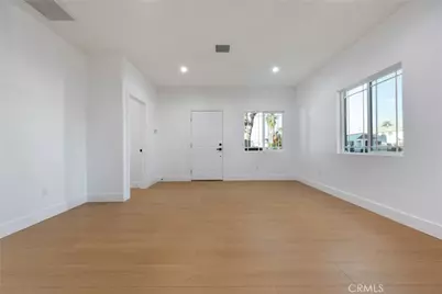 8405 McKinley Avenue, Los Angeles, CA 90001 - Photo 11