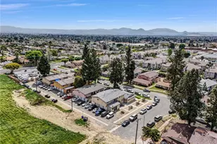 160 W Cascade, Rialto, CA 92376 - Photo 7