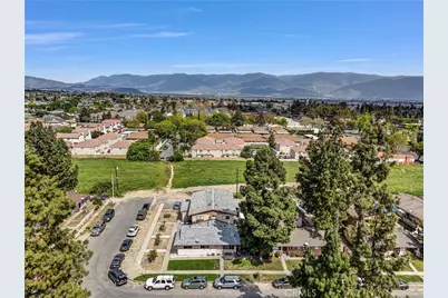 160 W Cascade, Rialto, CA 92376 - Photo 5