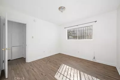 736 W Century, Los Angeles, CA 90044 - Photo 33