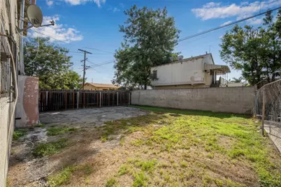 736 W Century, Los Angeles, CA 90044 - Photo 11