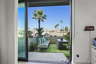 208 Ocean Pl, Seal Beach, CA 90740 - Photo 27