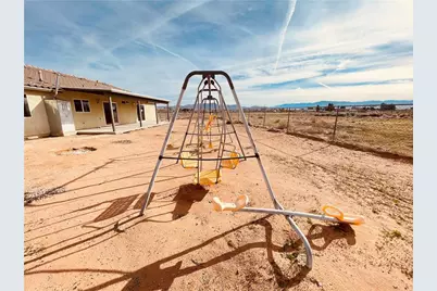 20891 Thunderbird, Apple Valley, CA 92307 - Photo 39