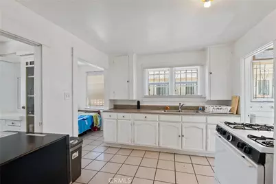 1036 W 107th, Los Angeles, CA 90044 - Photo 23