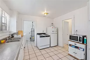 1036 W 107th, Los Angeles, CA 90044 - Photo 21
