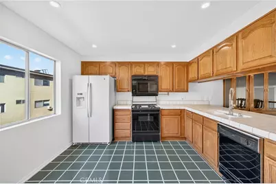 18360 Collins Street #E, Tarzana, CA 91356 - Photo 25