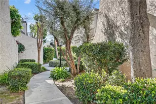 18360 Collins St, Tarzana, CA 91356 - Photo 3