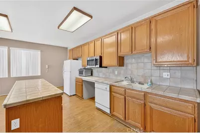 18360 Collins Street #E, Tarzana, CA 91356 - Photo 61