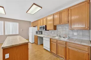 18360 Collins St, Tarzana, CA 91356 - Photo 61