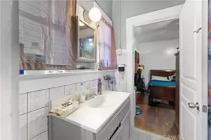 608 W 52nd, Los Angeles, CA 90037 - Photo 47