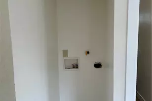 2033 W Burnett St, Long Beach, CA 90810 - Photo 11