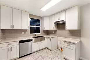 727 W 53rd St, Los Angeles, CA 90037 - Photo 13