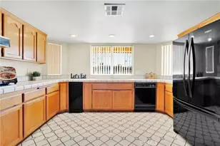 11062 Hollister Rd, Oak Hills, CA 92344 - Photo 17