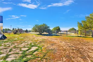 11062 Hollister Rd, Oak Hills, CA 92344 - Photo 53