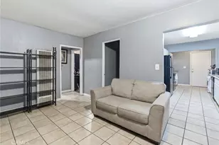 907 E 109th Pl, Los Angeles, CA 90059 - Photo 9