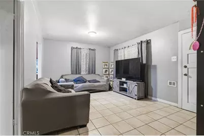 907 E 109th Place, Los Angeles, CA 90059 - Photo 7