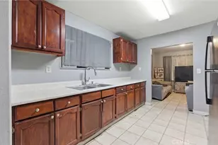 907 E 109th Pl, Los Angeles, CA 90059 - Photo 17