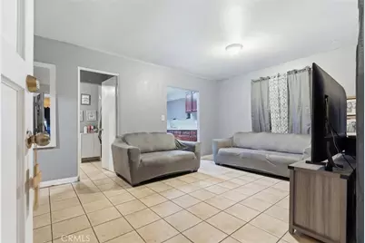 907 E 109th Place, Los Angeles, CA 90059 - Photo 5